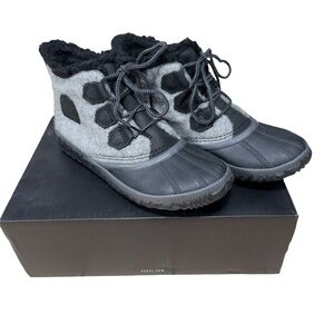 Sorel Black and Gray Women’s Snow Boots